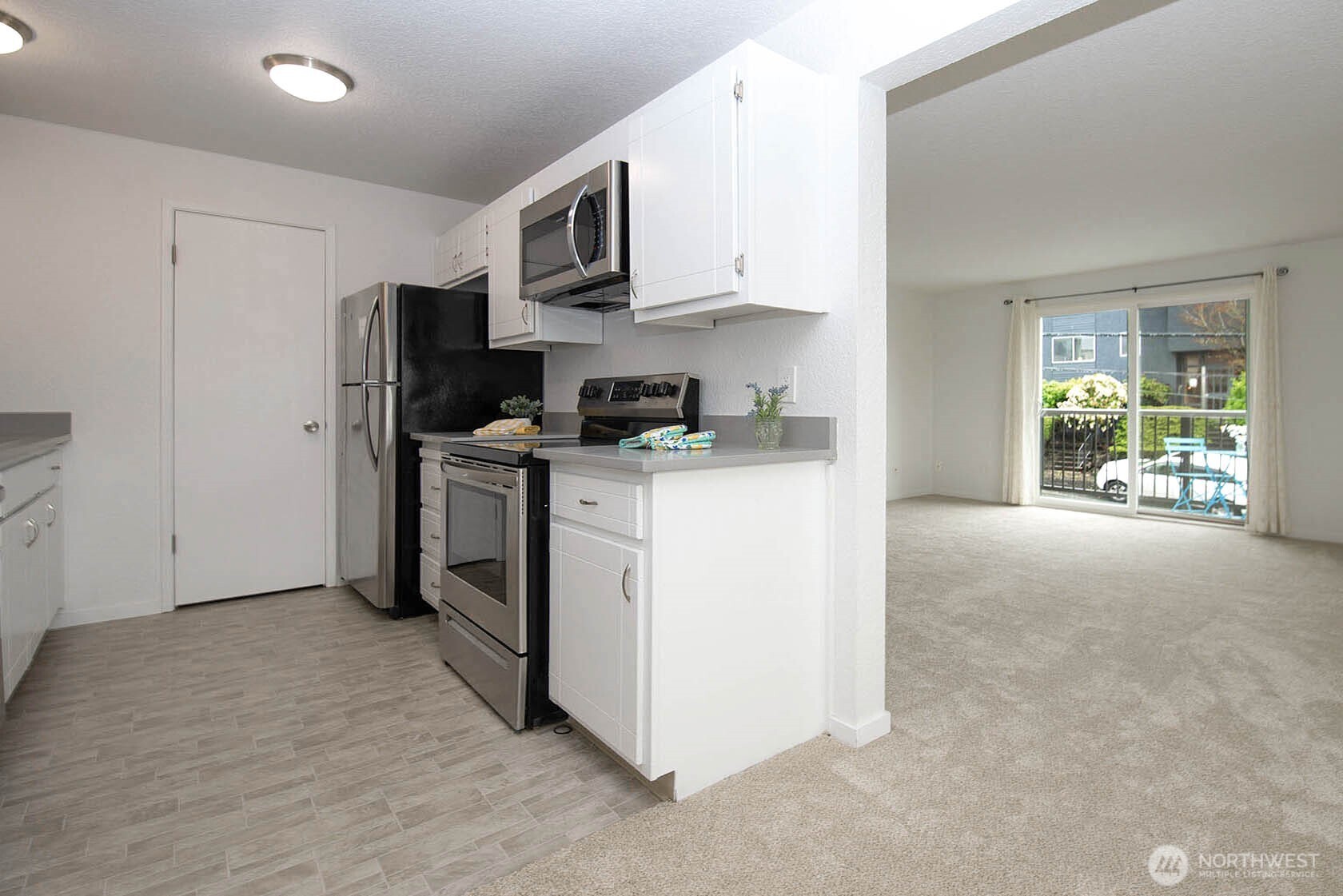 8747 Phinney Avenue North, Unit 13 Seattle, WA 98103 - Photo 22 of 32 a view of a kitchen with electric appliances