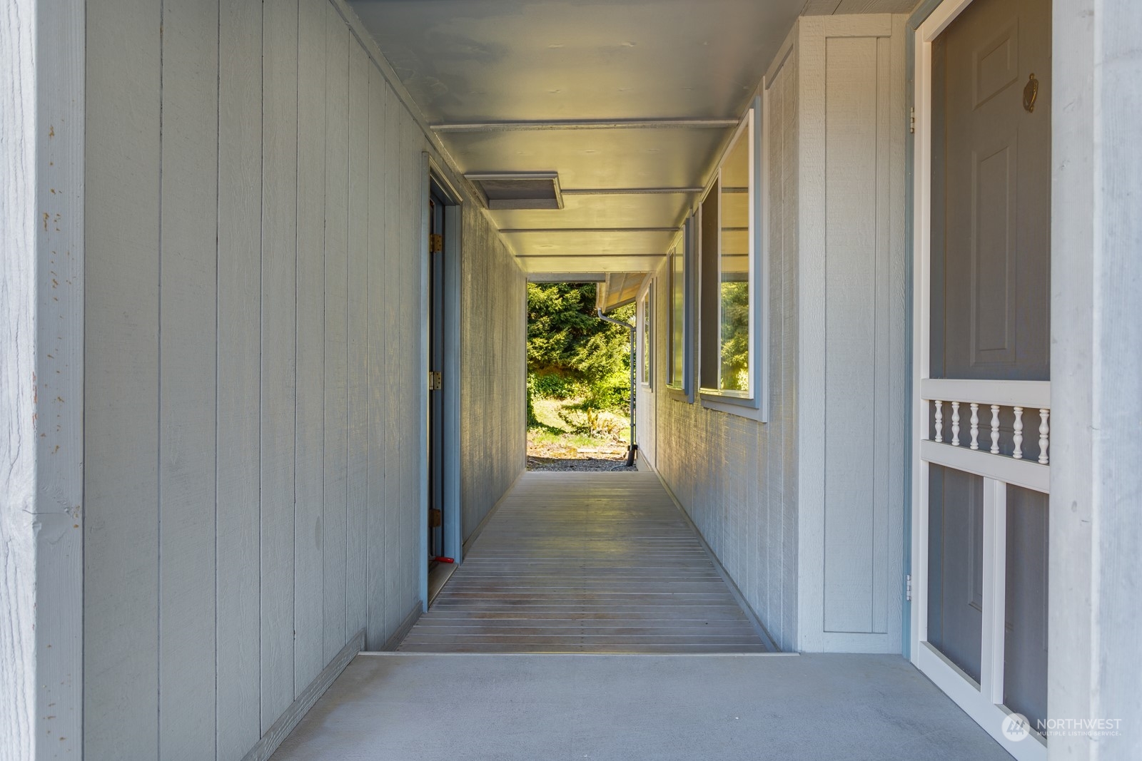 23725 Lake Drive East Bothell, WA 98021 - Photo 4 of 21 a view of a hallway