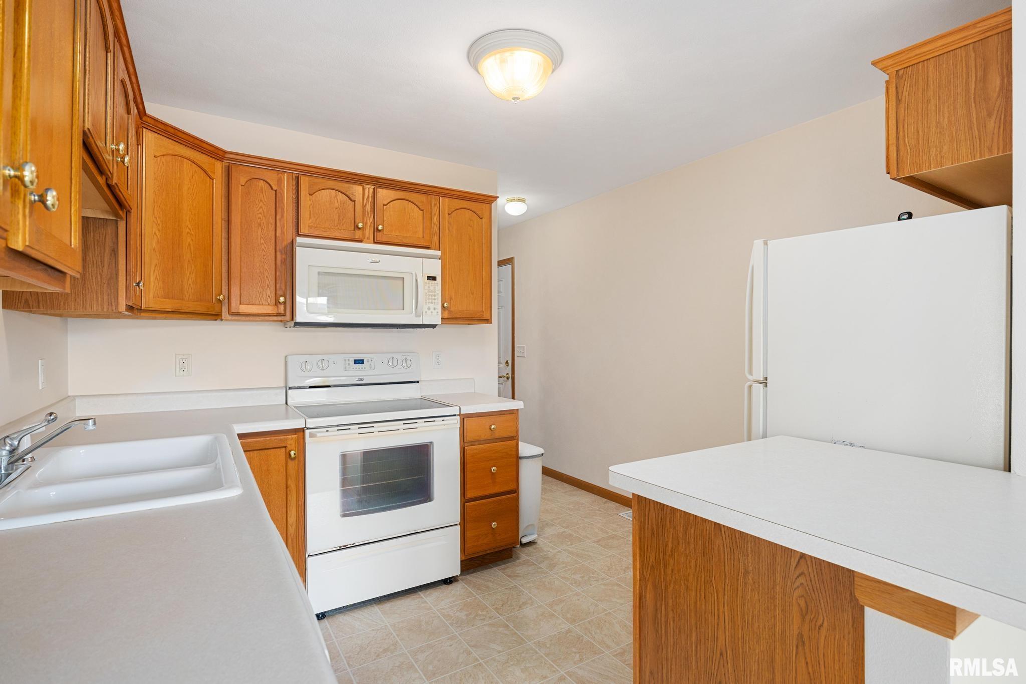 135 Comfort Way Washington, IL 61571 - Photo 11 of 26