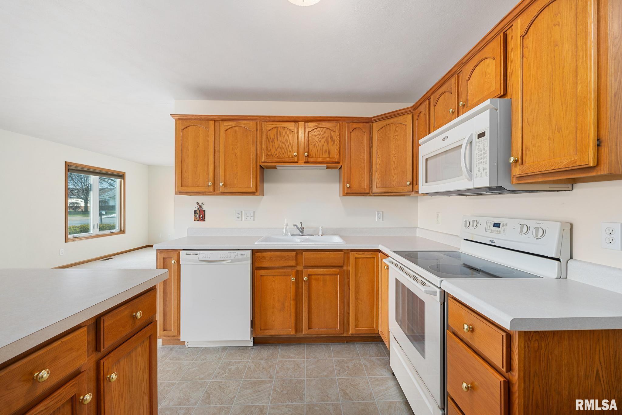 135 Comfort Way Washington, IL 61571 - Photo 12 of 26