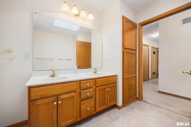 $179,900 | 135 Comfort Way, Washington, IL 61571