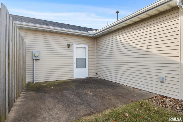 $179,900 | 135 Comfort Way, Washington, IL 61571