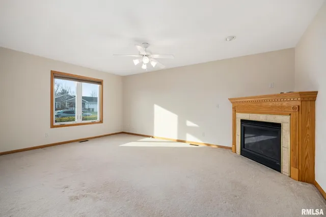 $179,900 | 135 Comfort Way, Washington, IL 61571