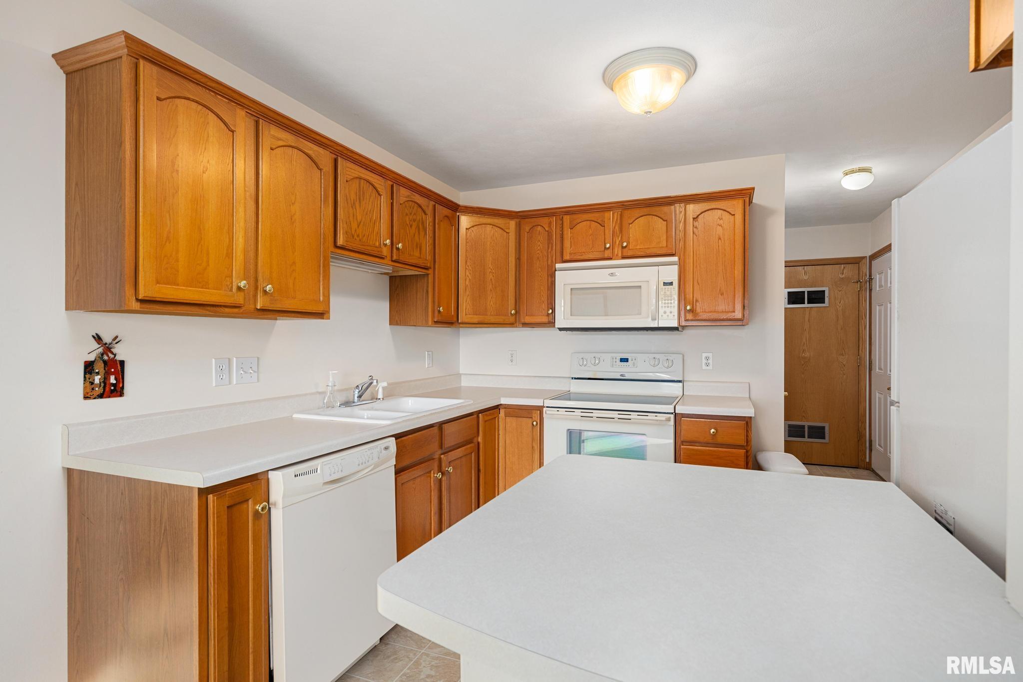 135 Comfort Way Washington, IL 61571 - Photo 10 of 26