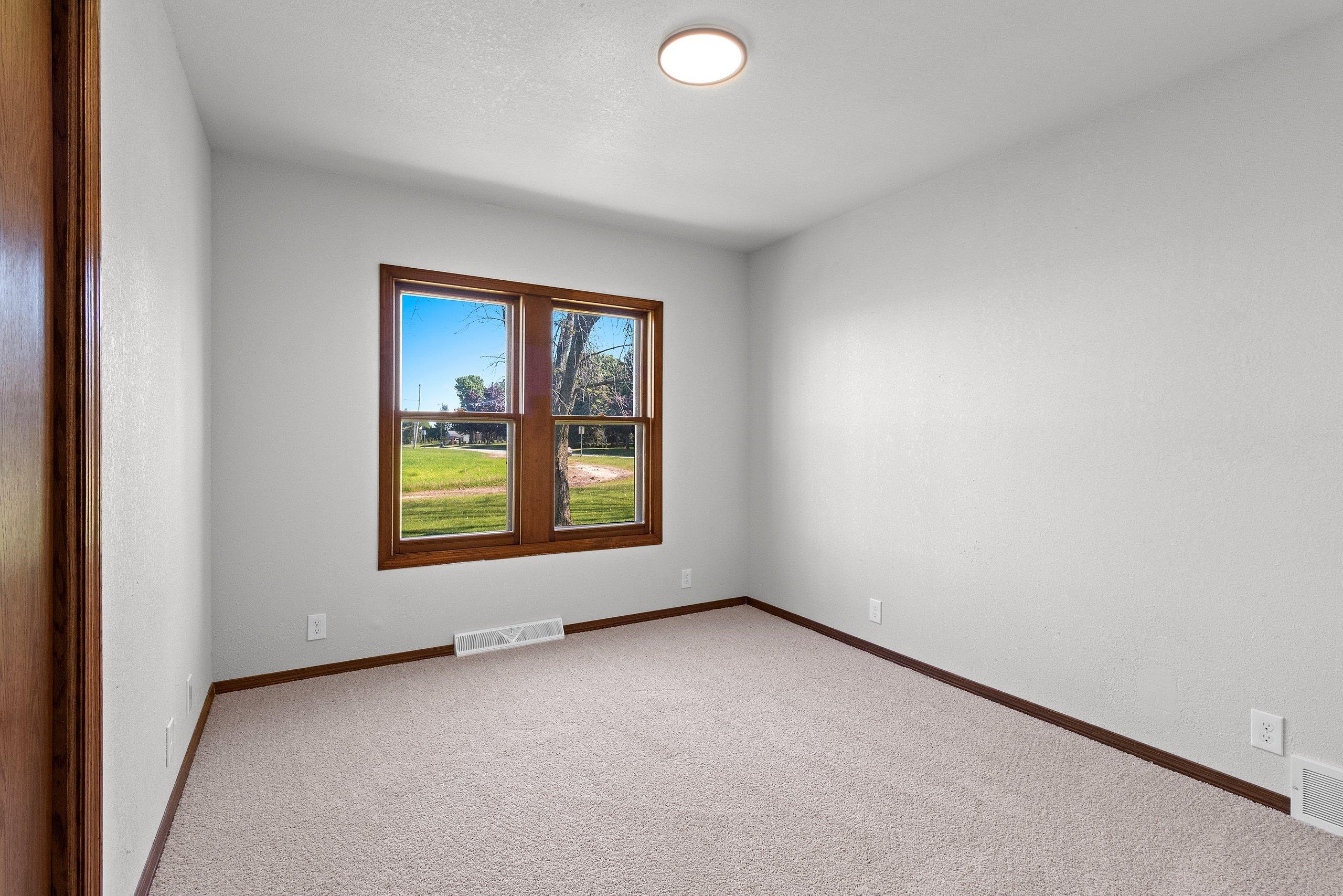 2110 North 8th Street Manitowoc, WI 54220 - Photo 35 of 54