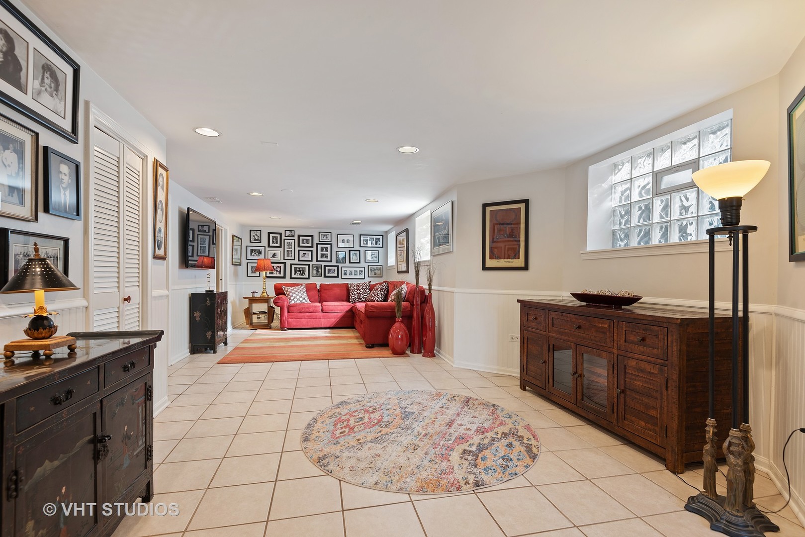339 Maple Avenue Wilmette, IL 60091 - Photo 23 of 33 a bedroom with a large bed and a dresser