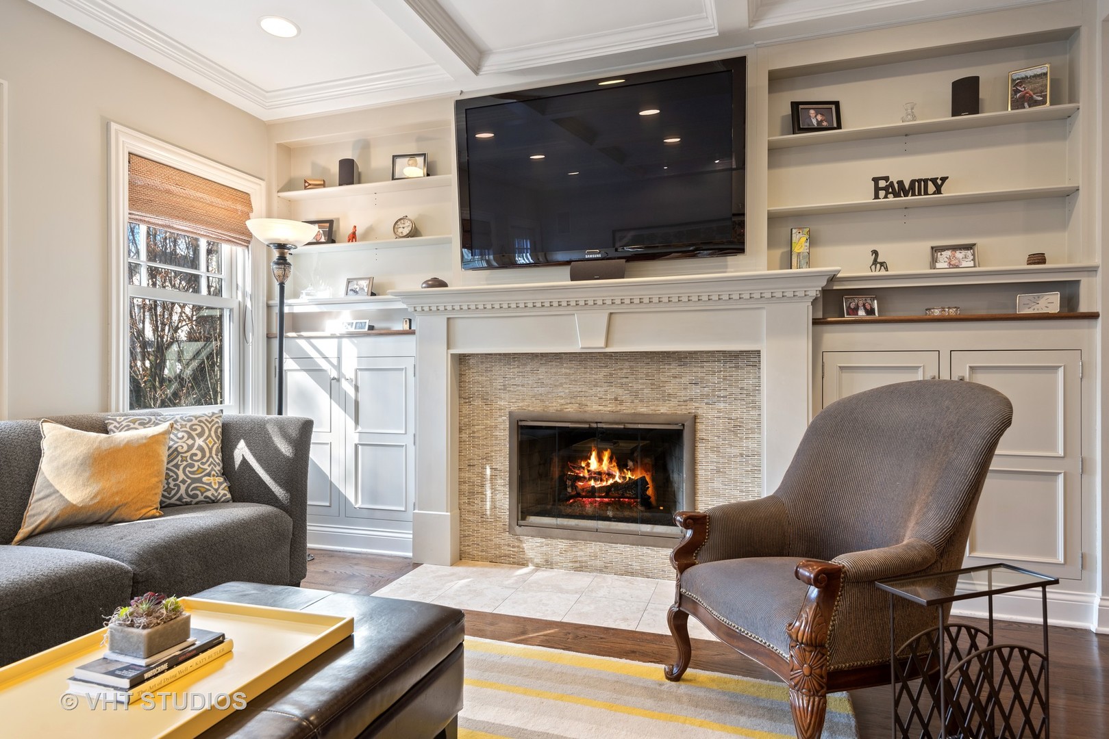 339 Maple Avenue Wilmette, IL 60091 - Photo 10 of 33 a living room with furniture and a fireplace