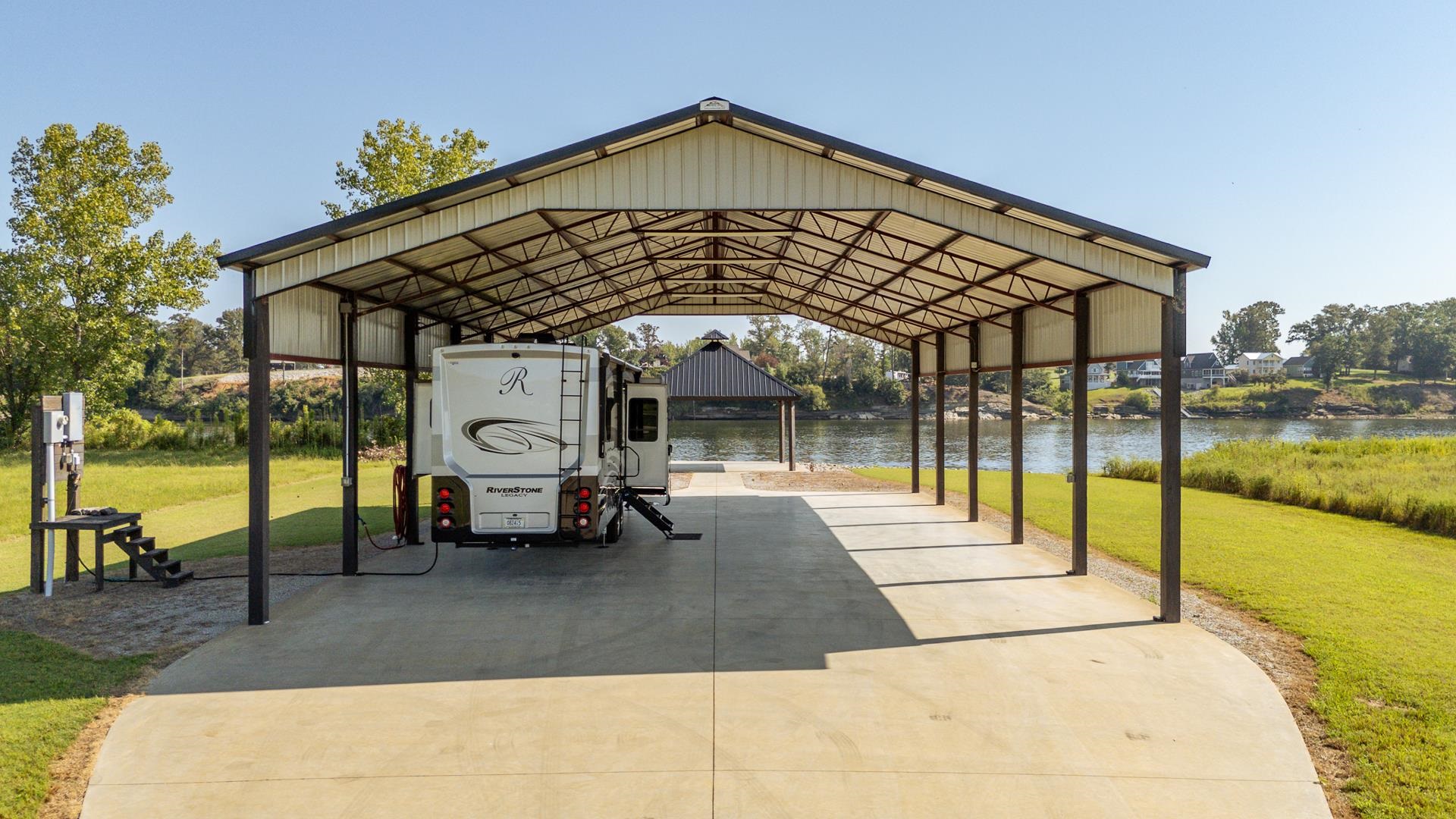 6235 Cravens Road Savannah, TN 38372 - Photo 5 of 11 a view of a house with a swimming pool