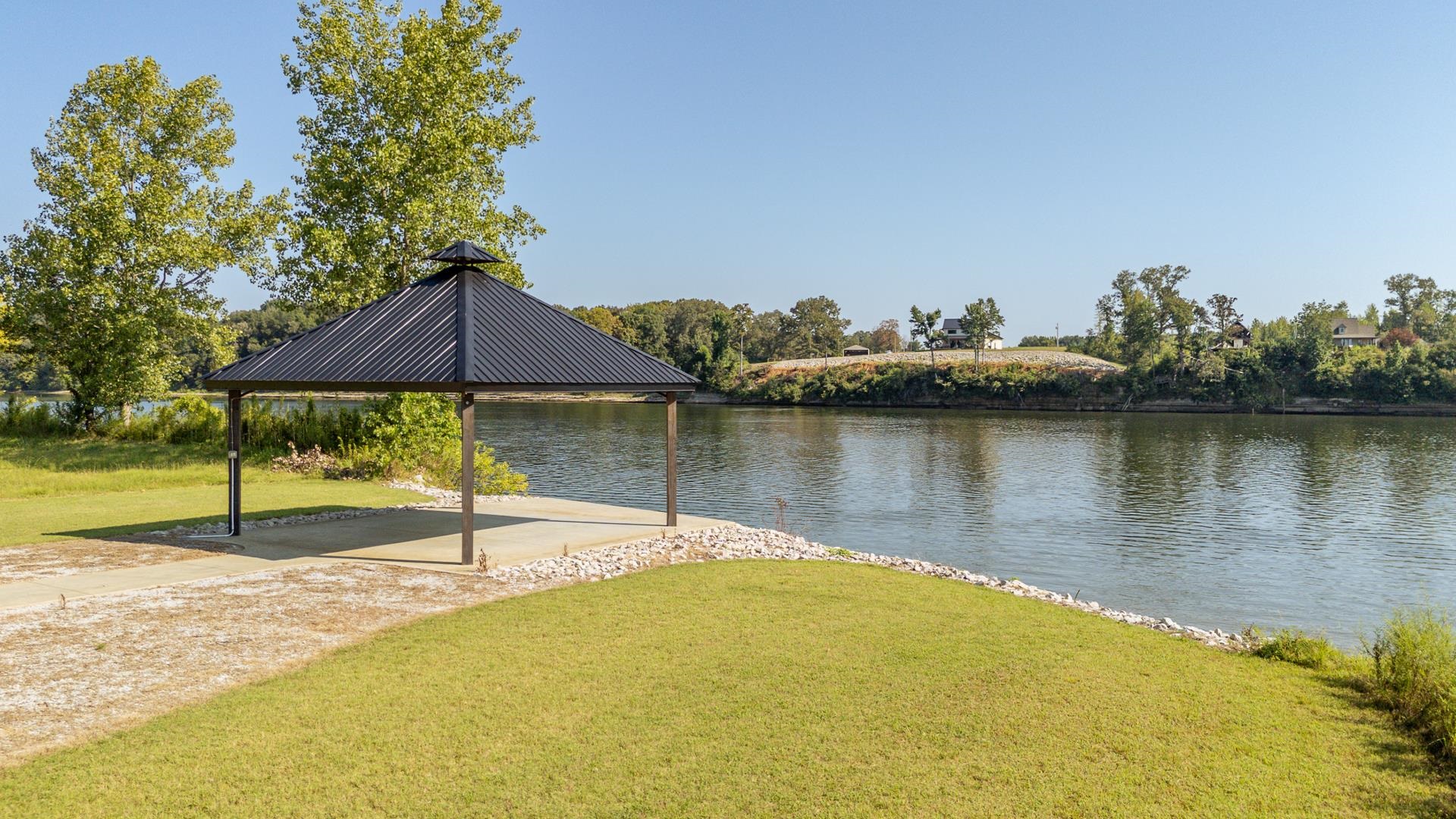 6235 Cravens Road Savannah, TN 38372 - Photo 6 of 11 a swimming pool with an outdoor seating and yard