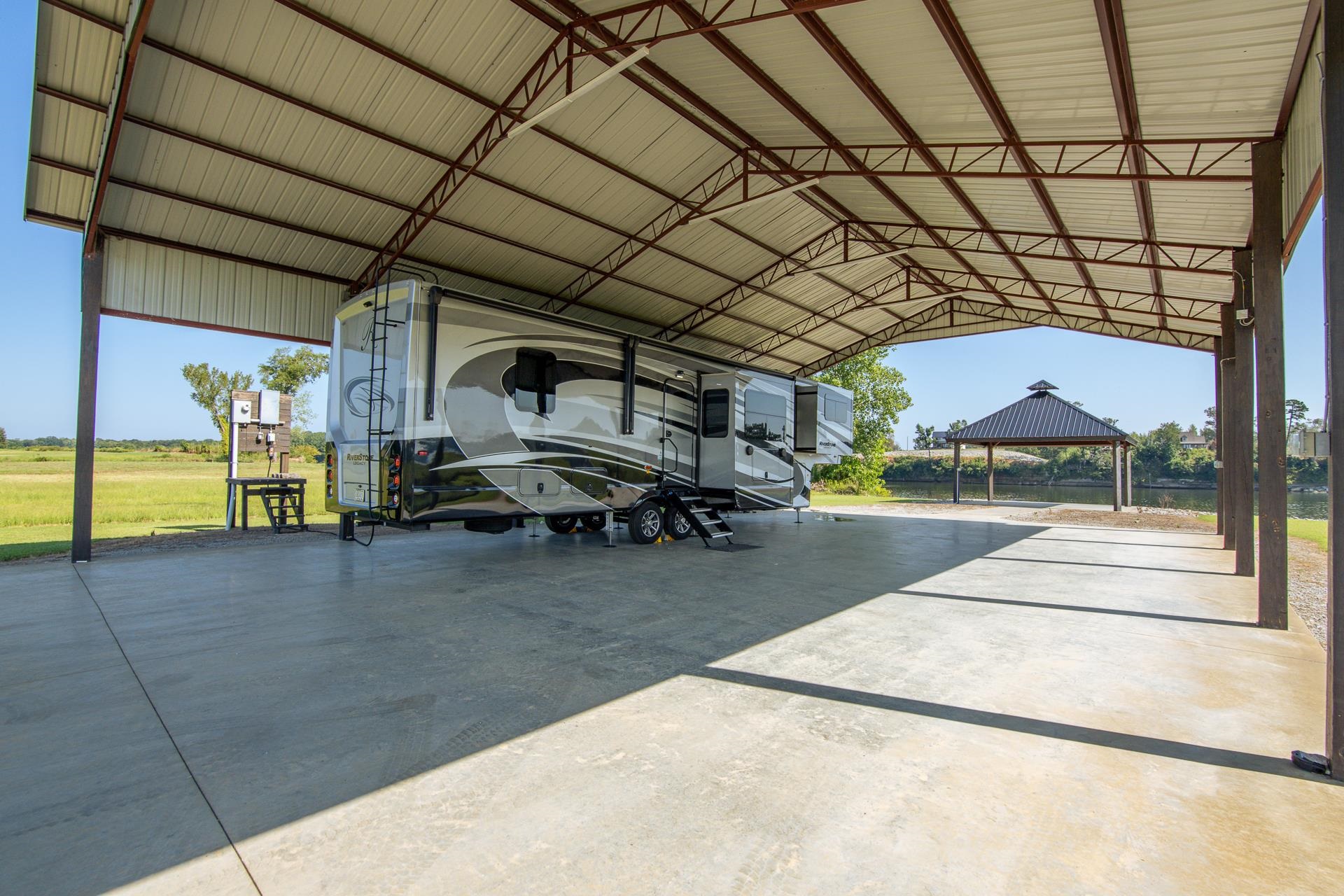 6235 Cravens Road Savannah, TN 38372 - Photo 8 of 11 a view of a room with gym equipment