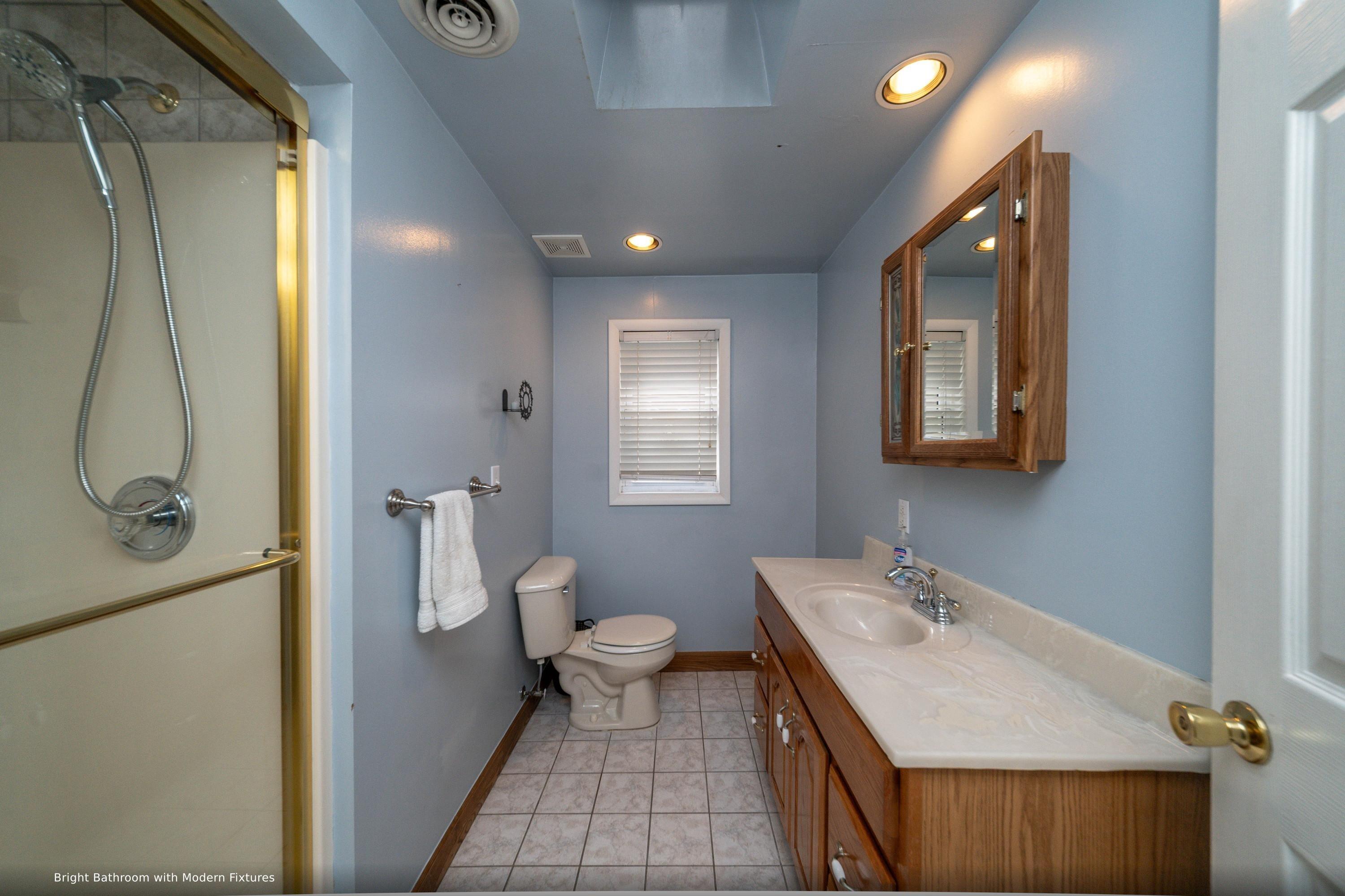 14521 Merriman Road Livonia, MI 48154 - Photo 20 of 33 livonia-mi-bathroom-1