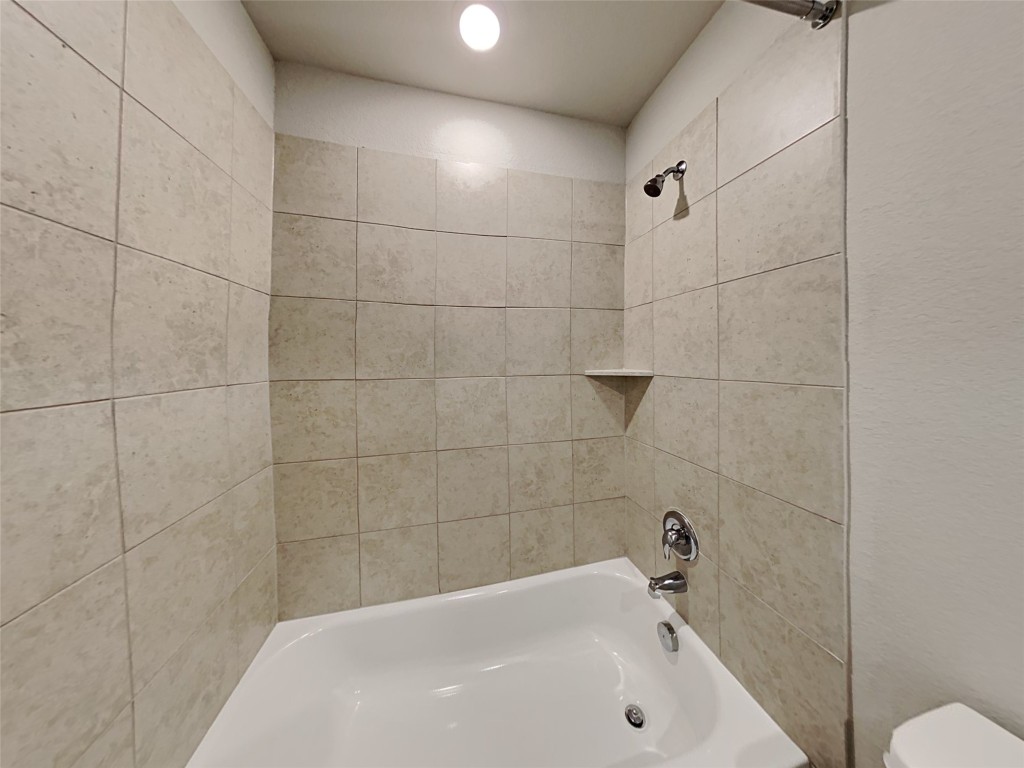 5300 Gallop Lane Georgetown, TX 78626 - Photo 14 of 15 a bathroom with a bathtub