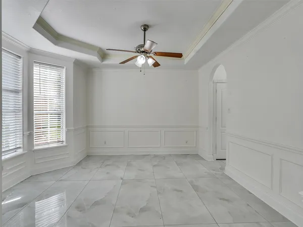 a view of empty room with ceiling fan