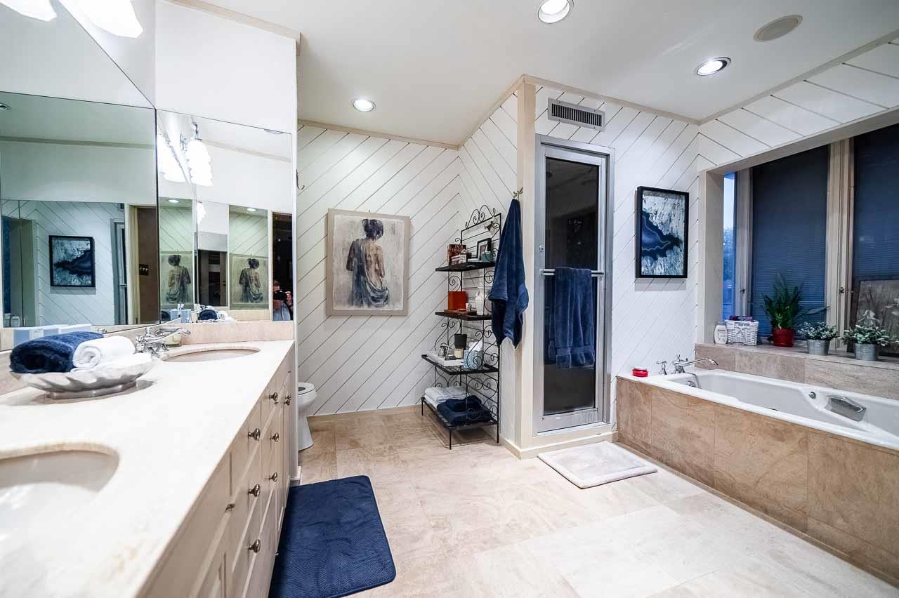 661 Rozelle Street Memphis, TN 38104 - Photo 24 of 40 Separate shower and tub, double vanity