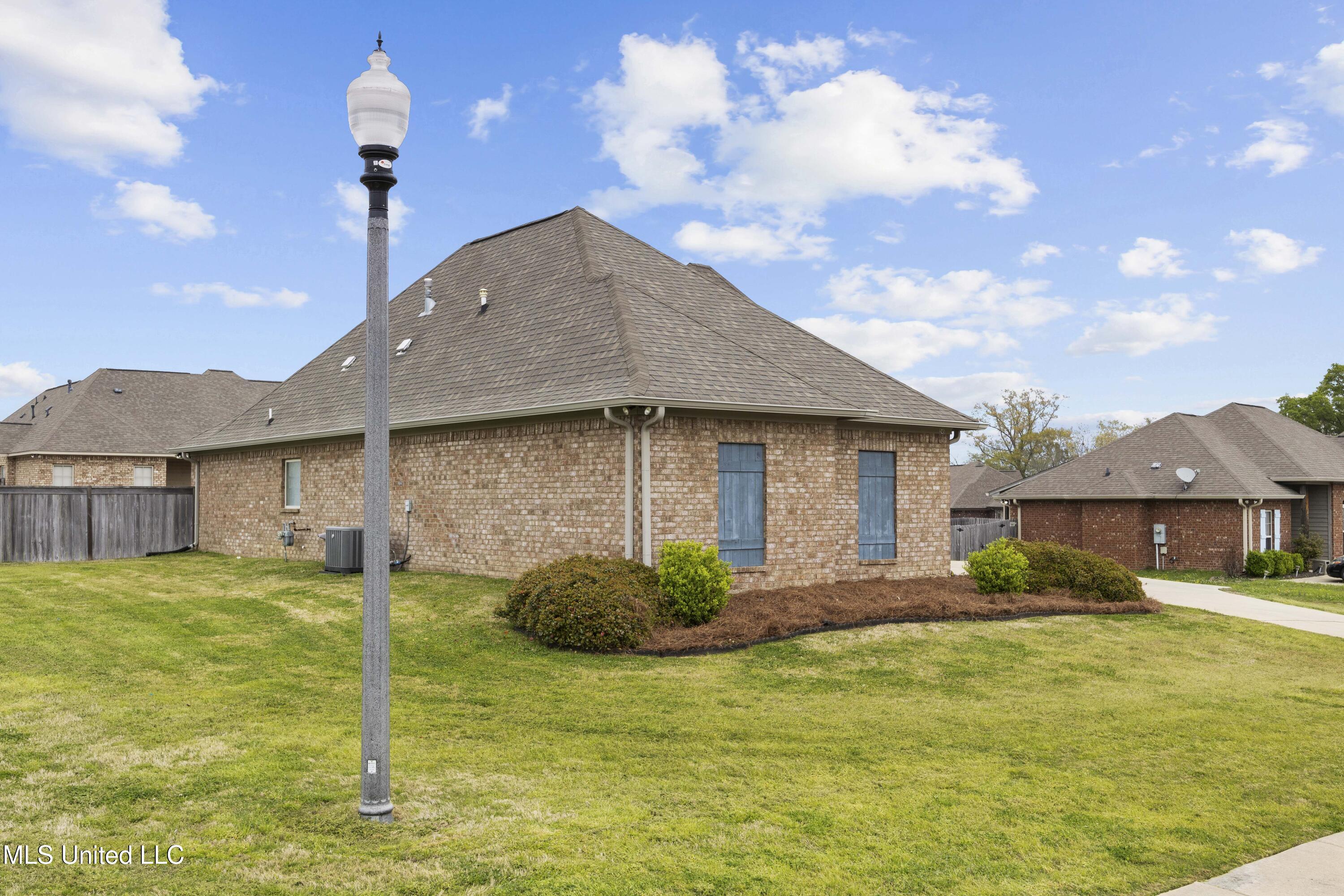 245 Cooper Lane Canton, MS 39046 - Photo 3 of 21 Side View