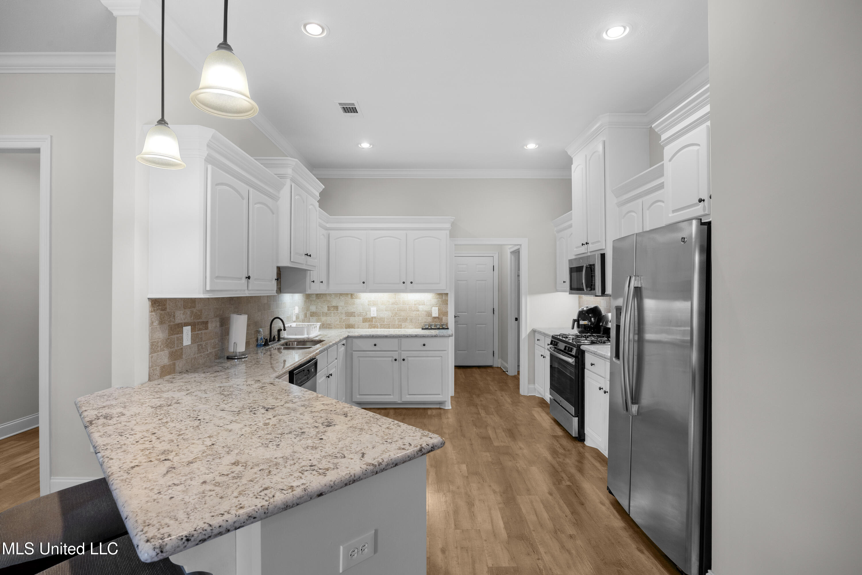 245 Cooper Lane Canton, MS 39046 - Photo 9 of 21 Kitchen