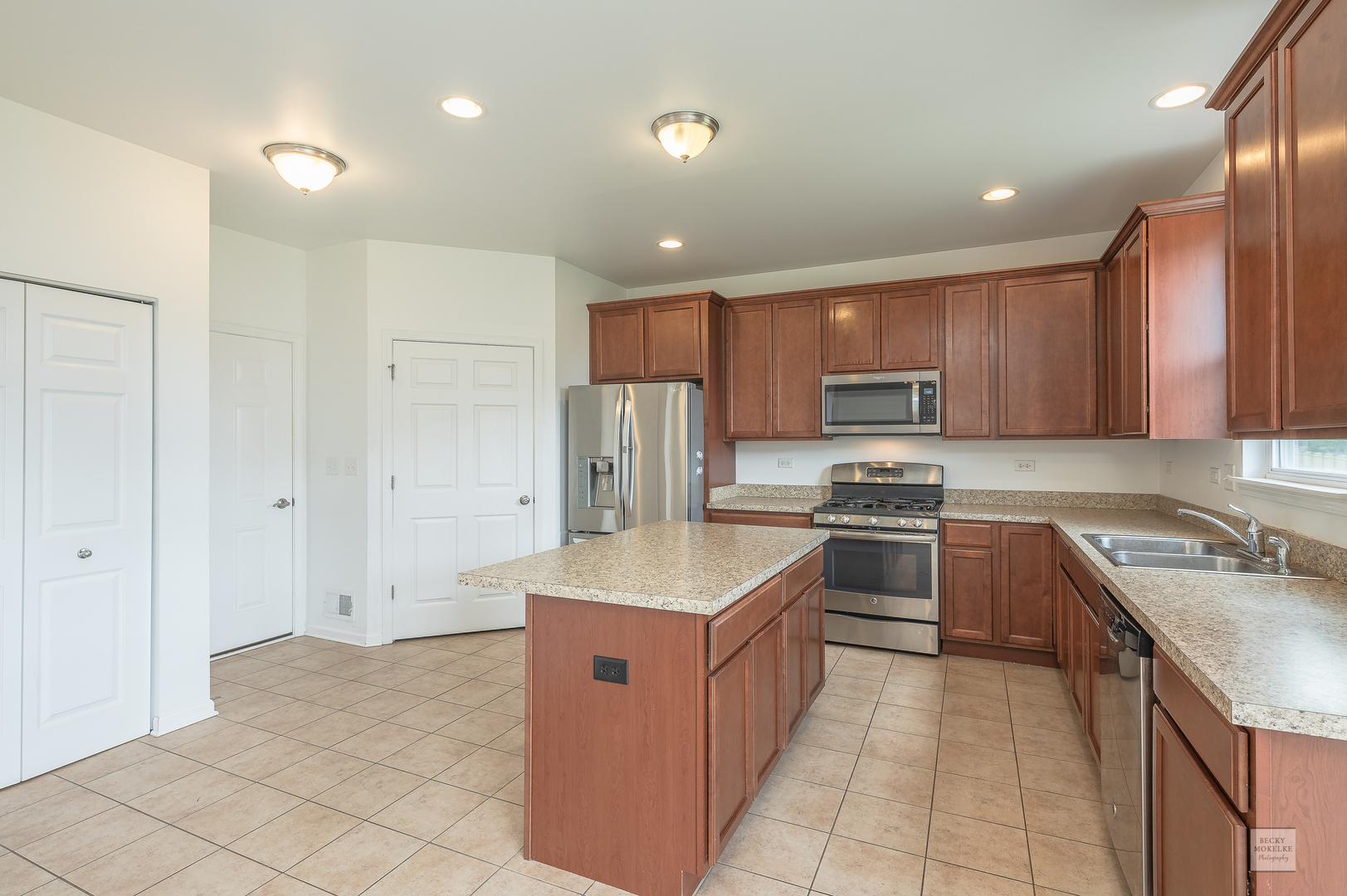 2285 Brookstone Drive Bolingbrook, IL 60490 - Photo 4 of 28