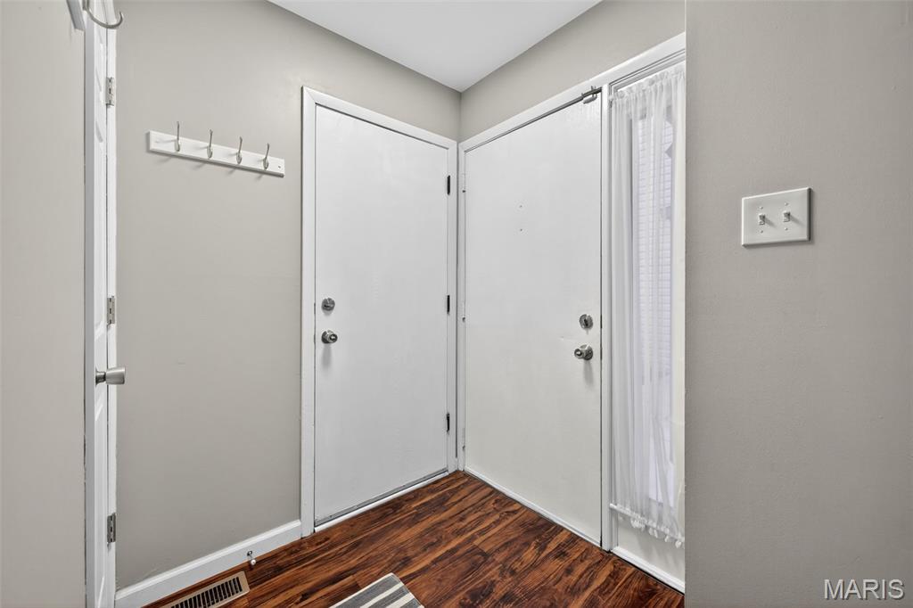746 Windy Ridge Drive Ballwin, MO 63021 - Photo 4 of 55