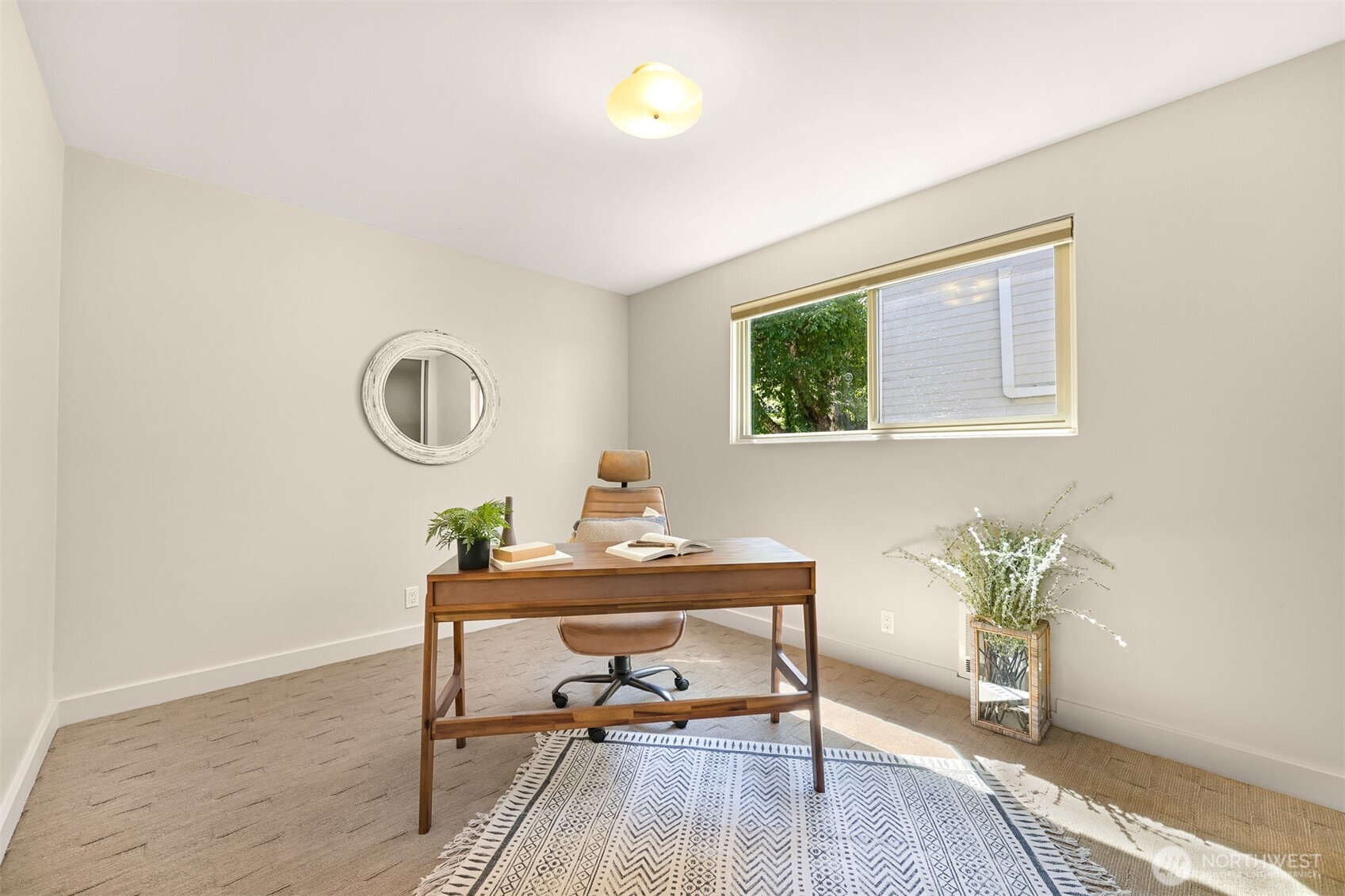 414 Boulevard, Unit 101 Bellingham, WA 98225 - Photo 13 of 32 a workspace with furniture and a window
