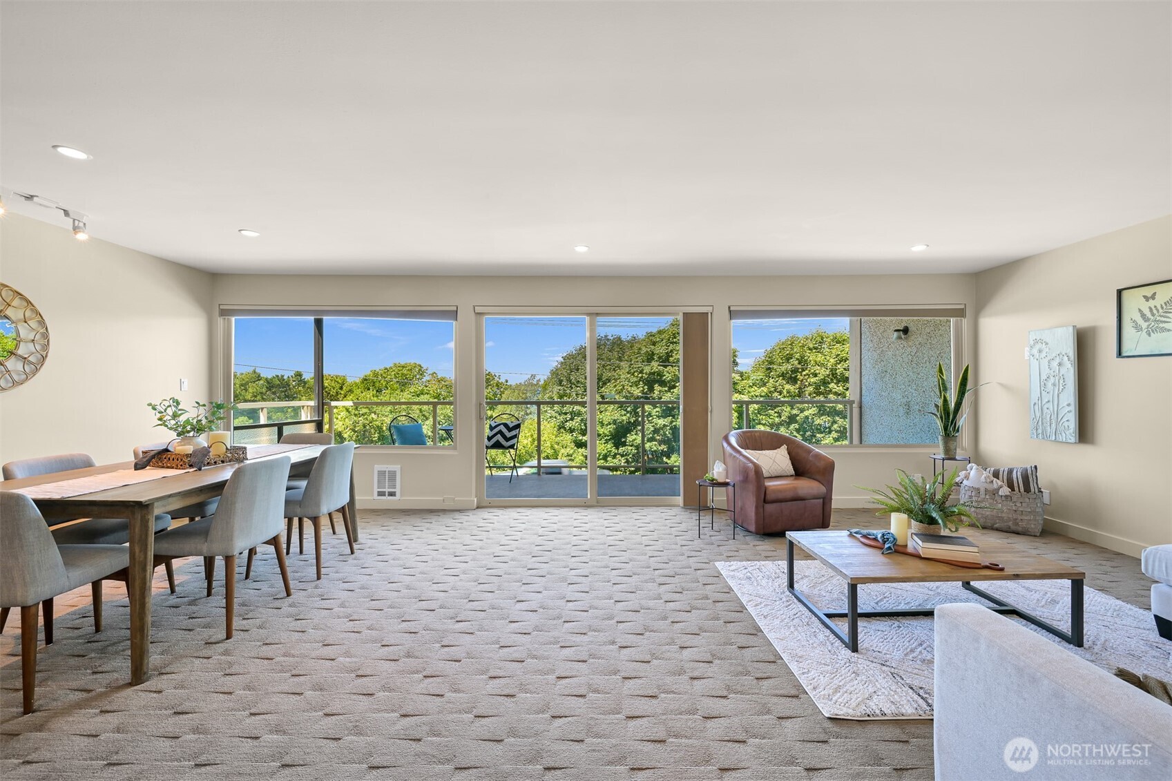 414 Boulevard, Unit 101 Bellingham, WA 98225 - Photo 17 of 32 a living room with furniture and a large window