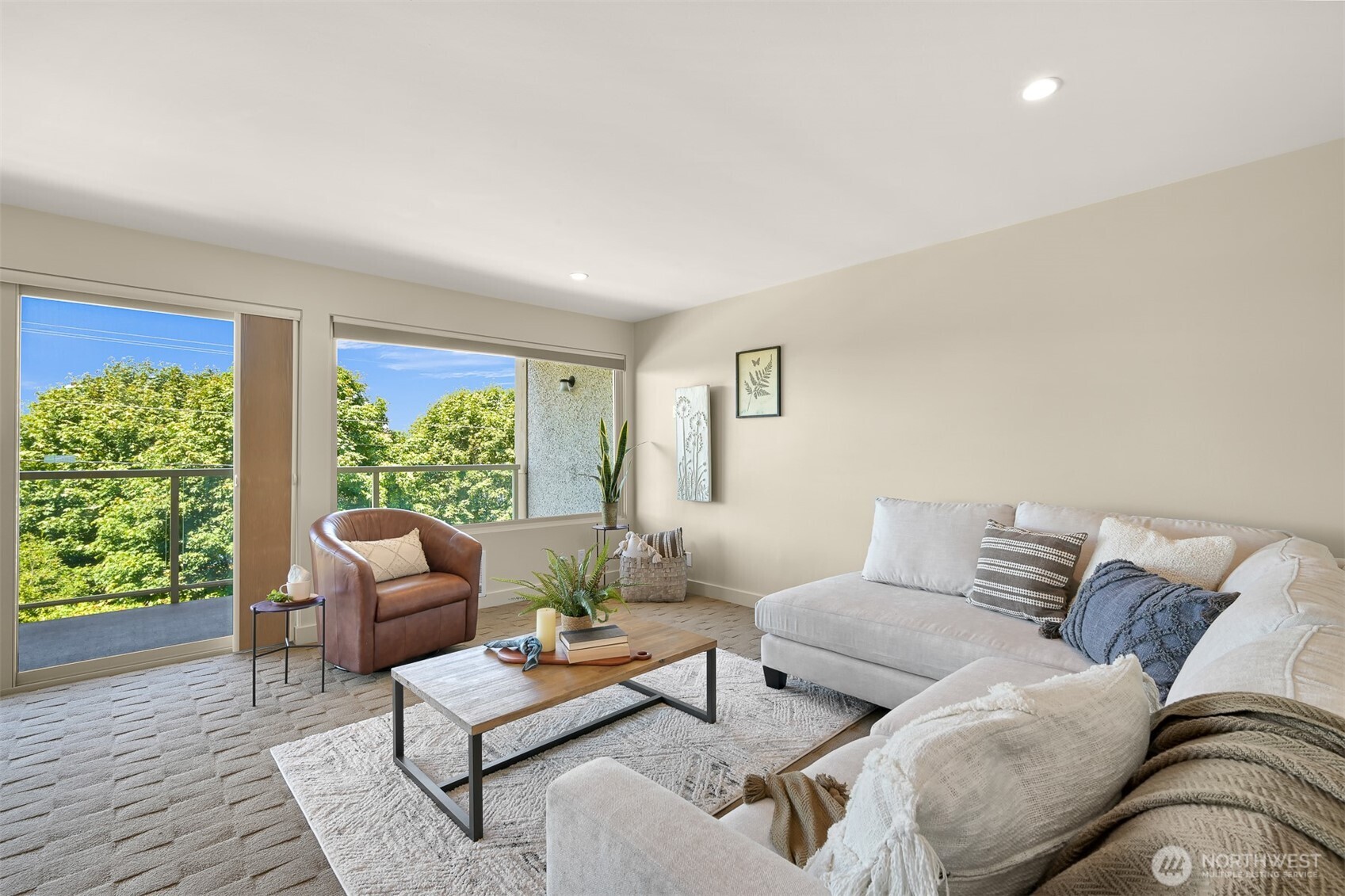 414 Boulevard, Unit 101 Bellingham, WA 98225 - Photo 20 of 32 a living room with furniture and a large window