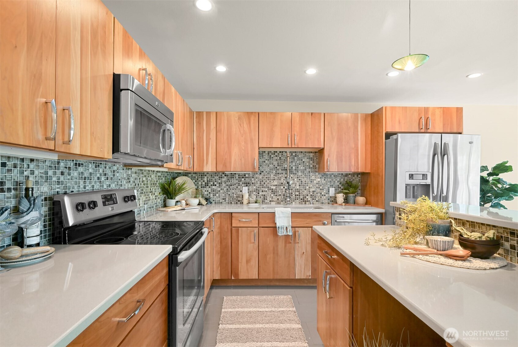 414 Boulevard, Unit 101 Bellingham, WA 98225 - Photo 5 of 32 a kitchen that has a sink and a stove in it