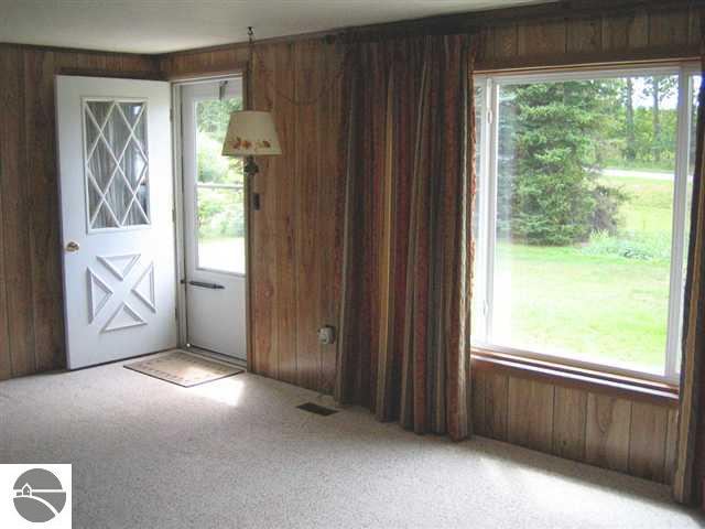 10151 East Fort Road Suttons Bay, MI 49682 - Photo 15 of 23 1730016-14.JPG