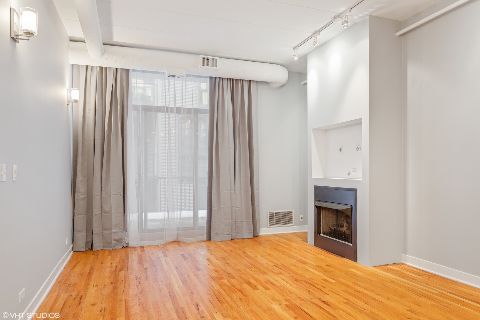 847 West Monroe Street, Unit 3A Chicago, IL 60607 - Photo 7 of 19 a view of empty room with wooden floor and fan