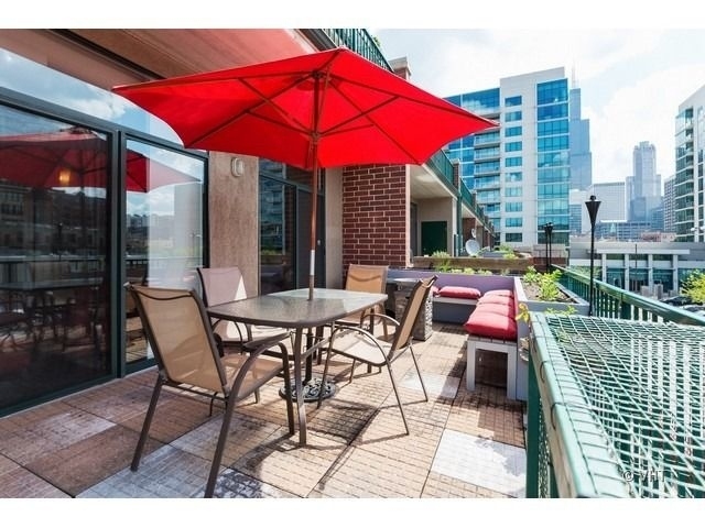 847 West Monroe Street, Unit 3A Chicago, IL 60607 - Photo 10 of 19 a patio with tables and chairs