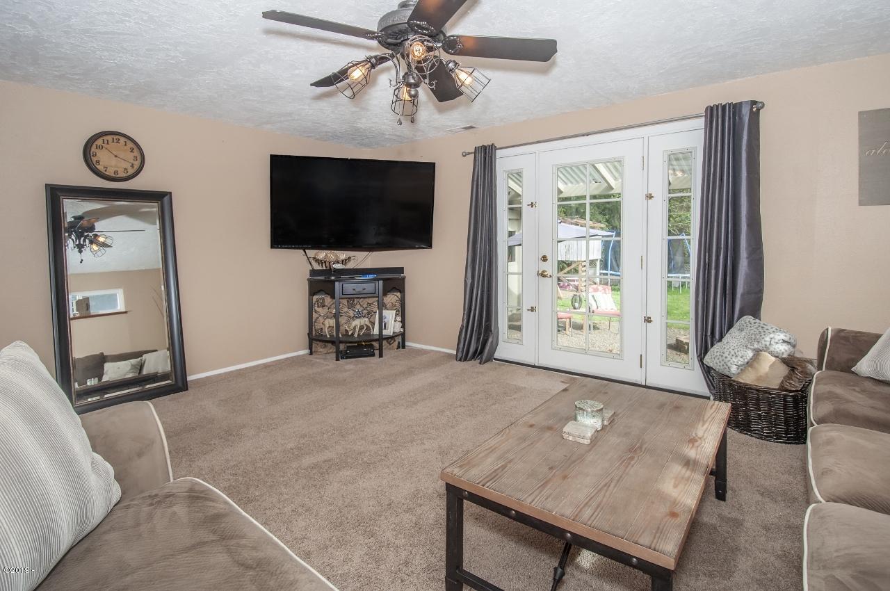 1525 North North Bank Road Otis, OR 97368 - Photo 21 of 40 Family Room - View 4 (1280x850)