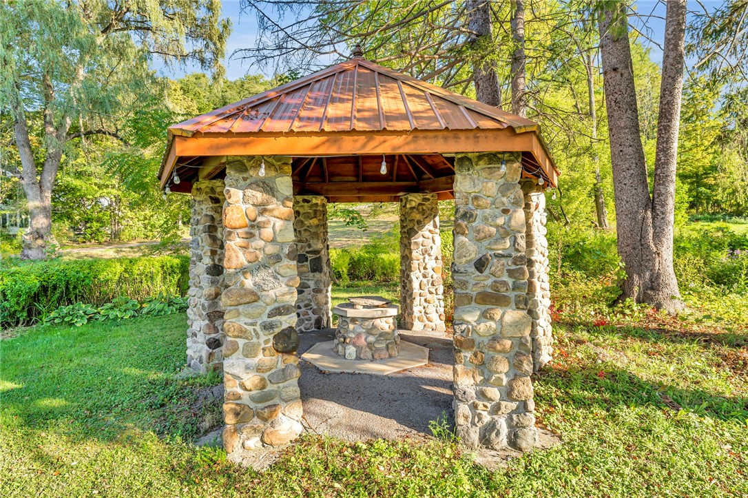 698 Mineral Springs Road Cobleskill, NY 12043 - Photo 4 of 49