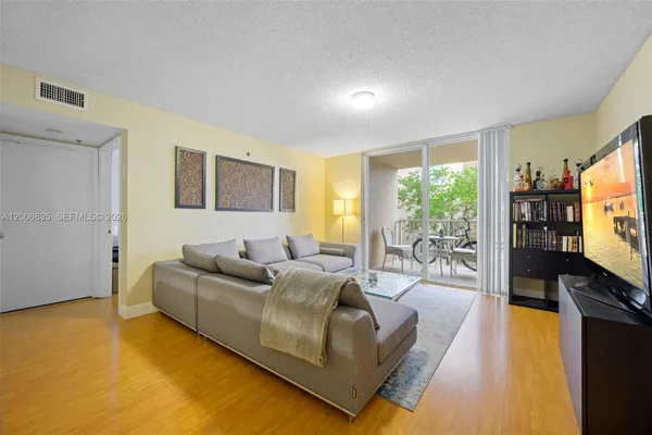 $2,500 | 19555 East Country Club Drive, Unit 8303, Aventura, FL 33180
