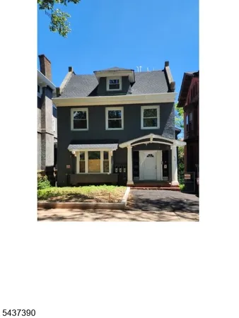 $2,700 | 696 Dr Martin Luther King Jr Boulevard, Unit 2, Newark, NJ 07102