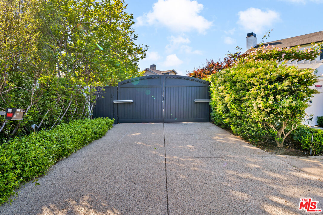 28850 Hampton Place Malibu, CA 90265 - Photo 2 of 58 a view of a back yard of the house