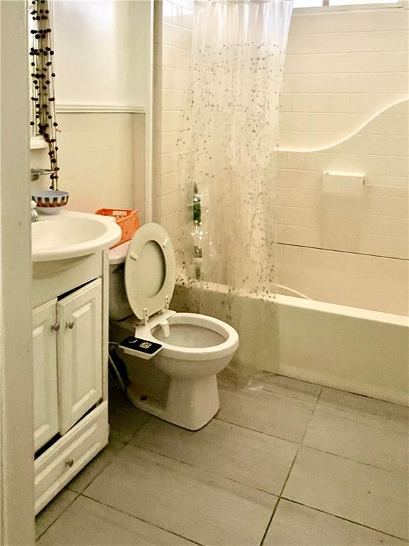 1443 Oxford Road Northeast, Unit 2 Atlanta, GA 30307 - Photo 8 of 9 a bathroom with a toilet a sink and a mirror