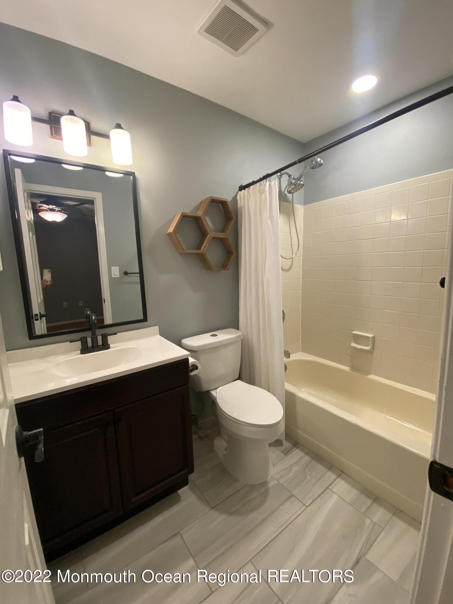 11 Duncan Way Freehold, NJ 07728 - Photo 13 of 16 Primary Bathroom