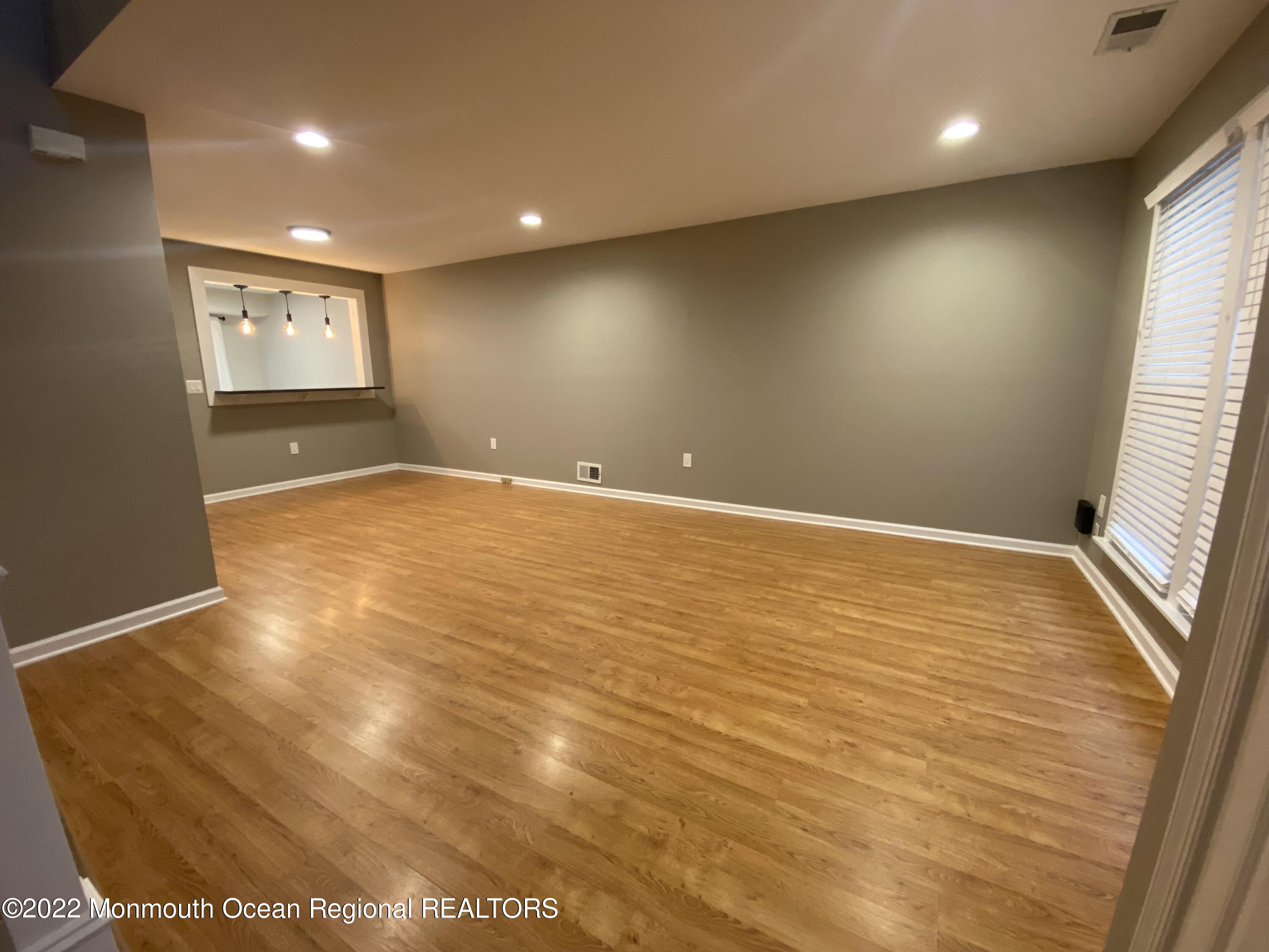 11 Duncan Way Freehold, NJ 07728 - Photo 5 of 16 Living Room