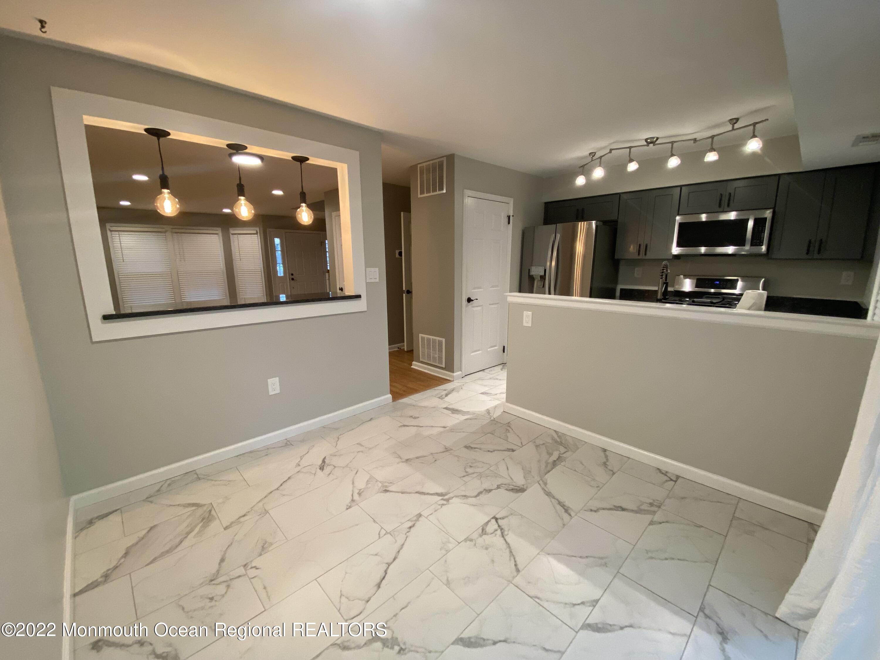 11 Duncan Way Freehold, NJ 07728 - Photo 7 of 16 Eat in Kitchen