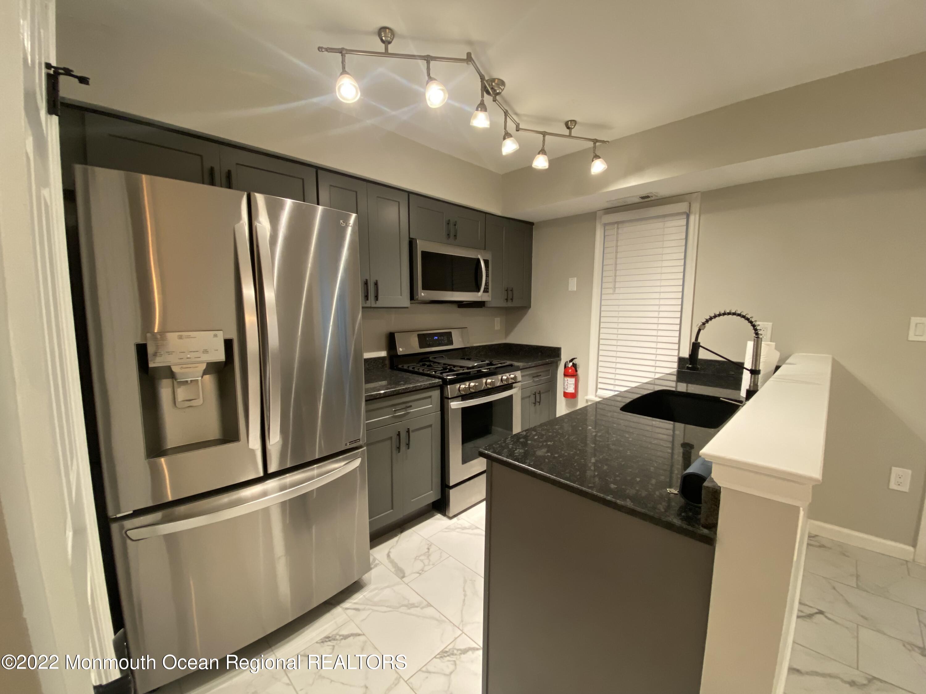 11 Duncan Way Freehold, NJ 07728 - Photo 9 of 16 Kitchen