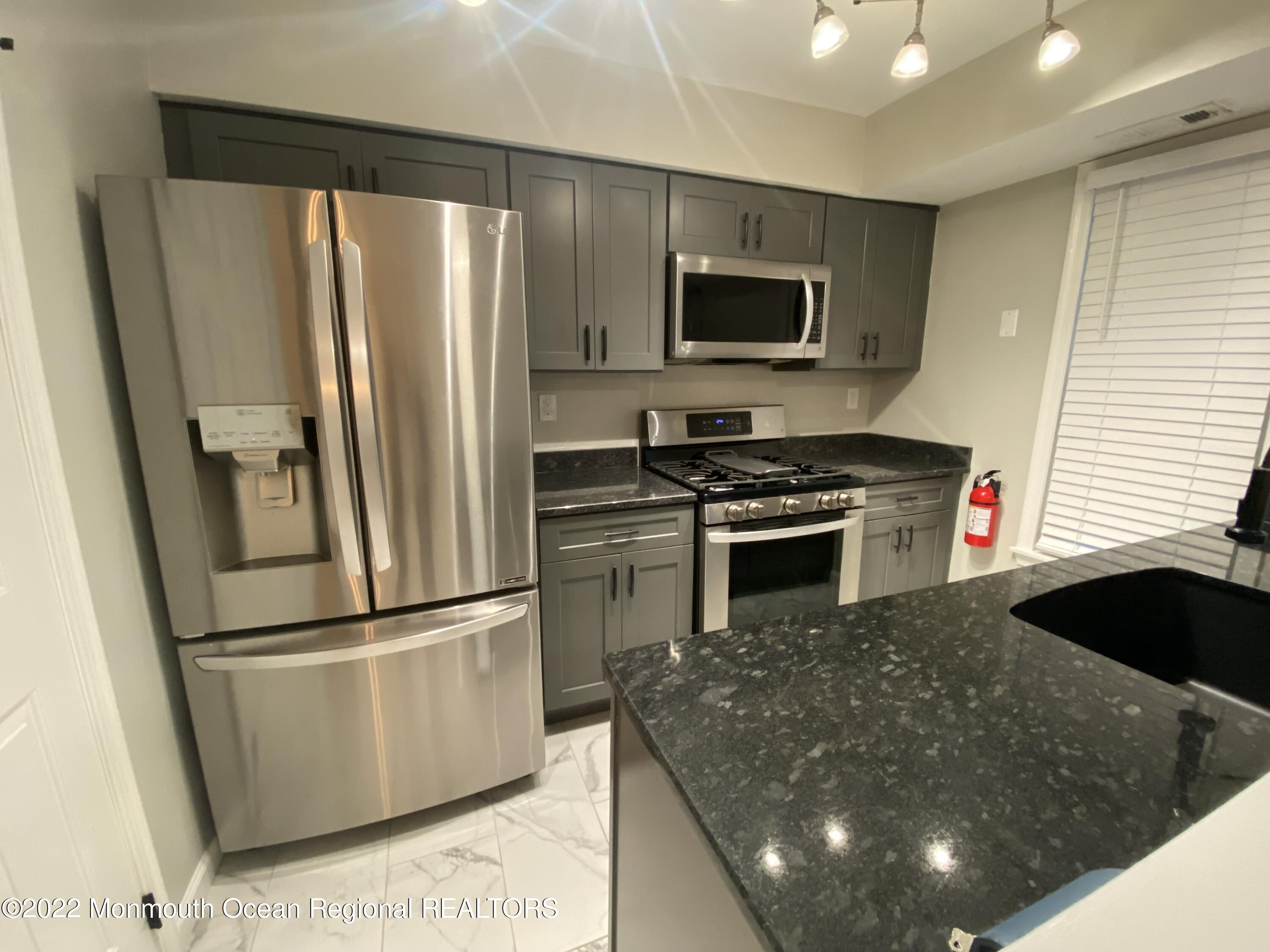 11 Duncan Way Freehold, NJ 07728 - Photo 10 of 16 Kitchen