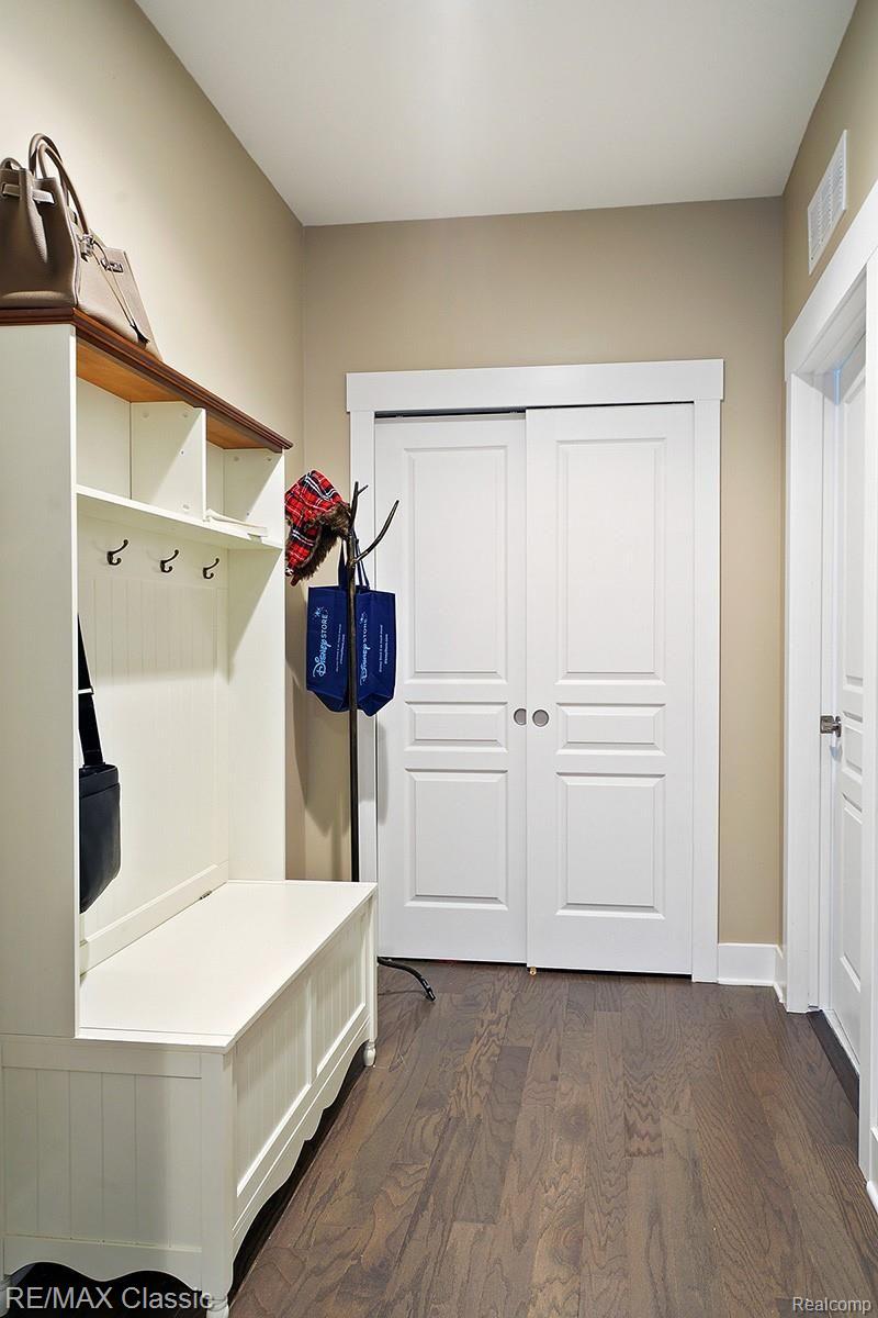 1475 Hickory Ridge Court South Canton, MI 48187 - Photo 17 of 32 Mudroom