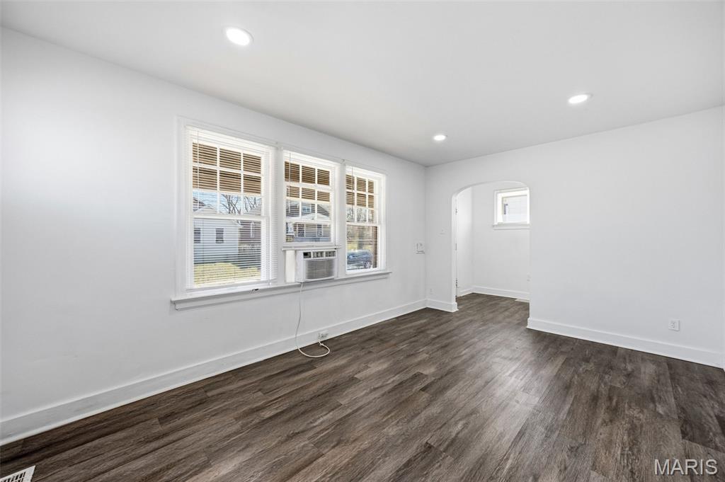 8937 Edna Street St. Louis, MO 63147 - Photo 4 of 19