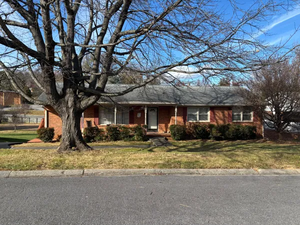 $375,000 | 3339 Kingswood Drive, Roanoke, VA 24018