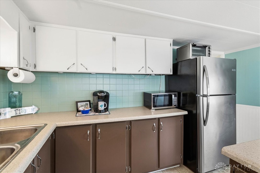 246 North Orchard Island Road Russells Point, OH 43348 - Photo 16 of 43 This functional kitchen features ample storage and modern appliances.