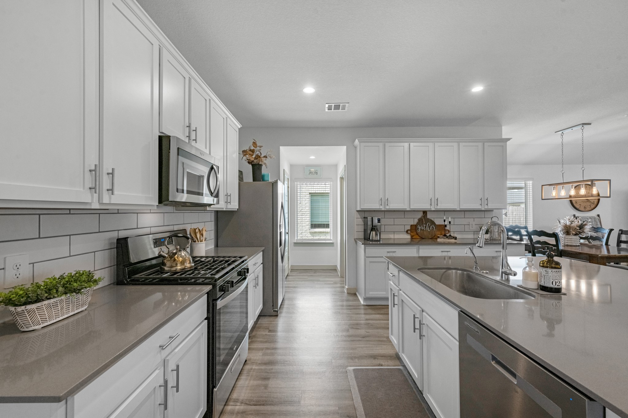923 Kinder Sky Lane Rosharon, TX 77583 - Photo 17 of 37