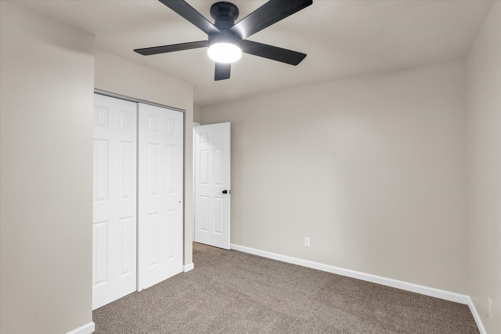 1910 Rugby Road Champaign, IL 61821 - Photo 28 of 37 Gallery Image 28