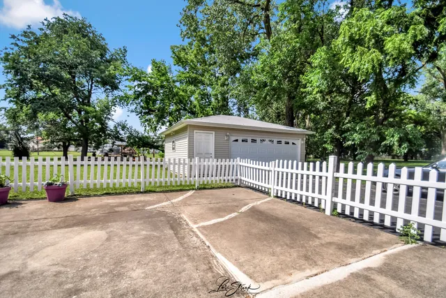 $415,000 | 15516 Frontage Road, Markham, IL 60428