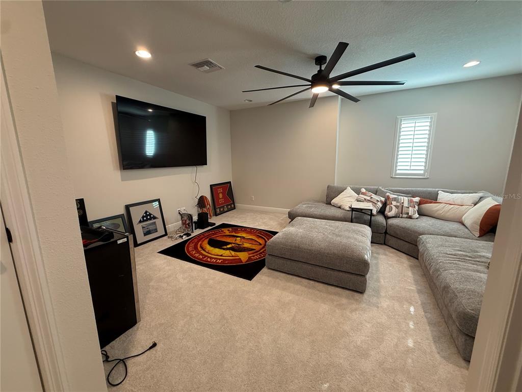 10958 Rustic Timber Loop San Antonio, FL 33576 - Photo 21 of 48 a living room with furniture and a flat screen tv