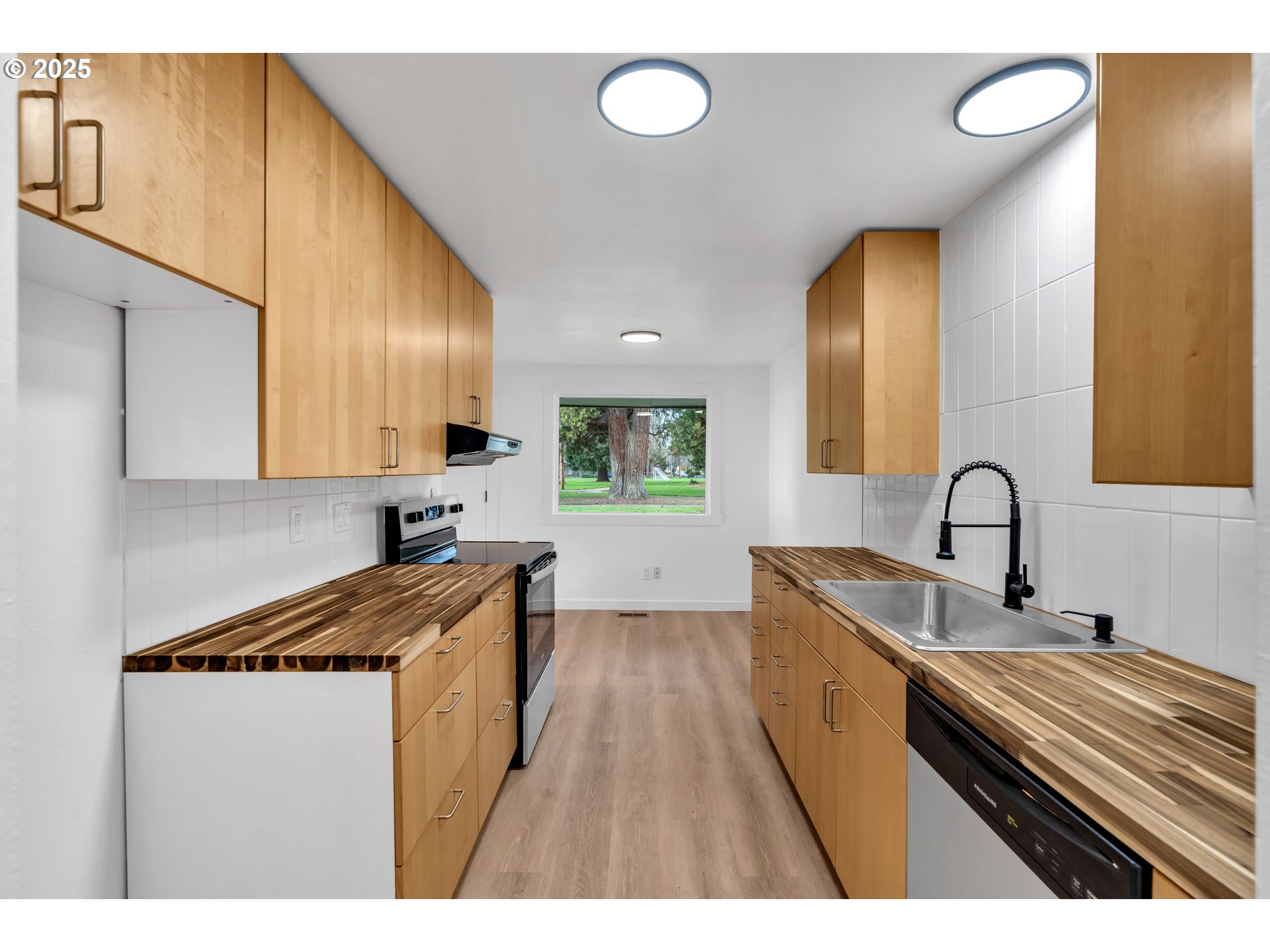 398 21st Street Northeast Salem, OR 97301 - Photo 12 of 34