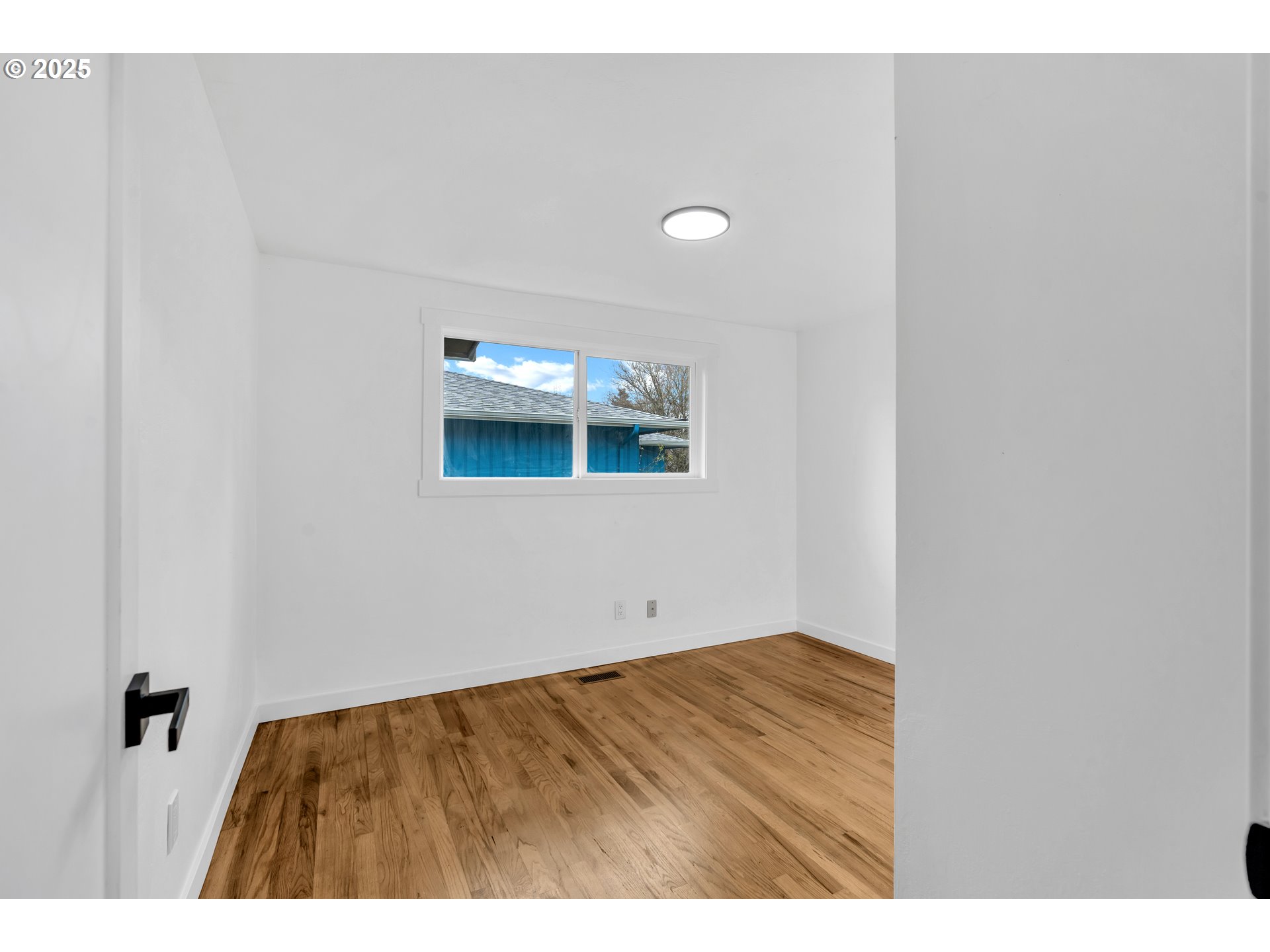 398 21st Street Northeast Salem, OR 97301 - Photo 14 of 34